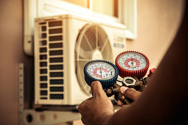 Professional Hvac technician working in Horsham, PA